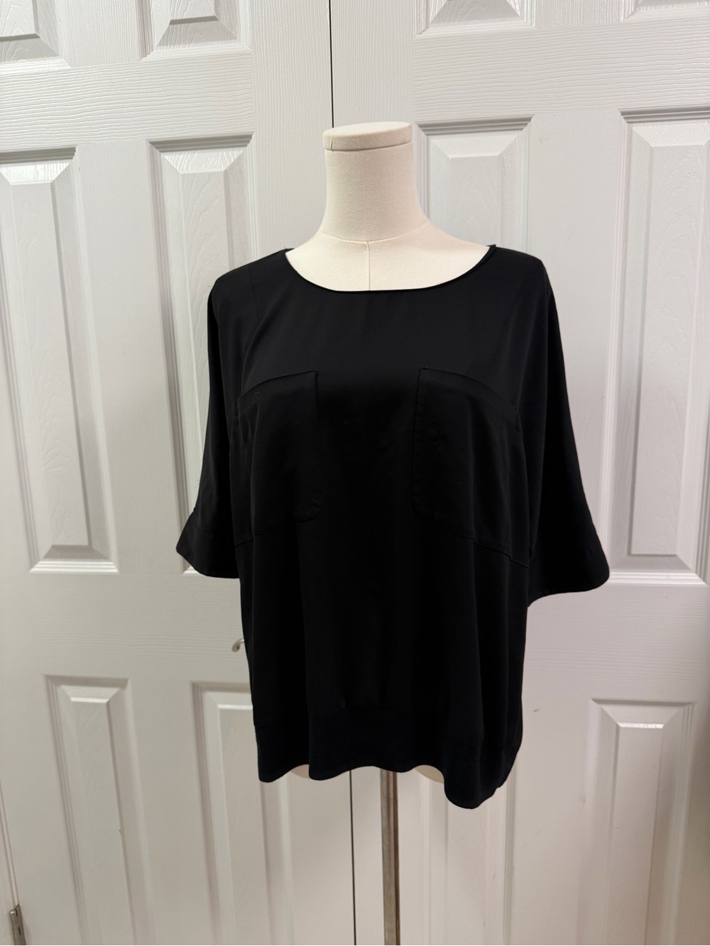 Ann Taylor Black Tunic Blouse Top Size 14 100% Polyester 3/4 Sleeve